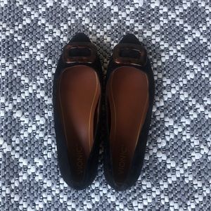 Vionic shoes! Size 8 1/2 Very comfortable!